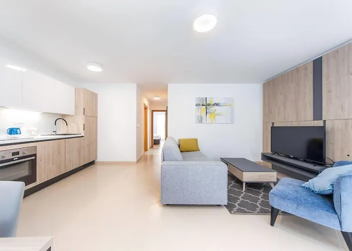 Garden Palace בית הארחה אומאג