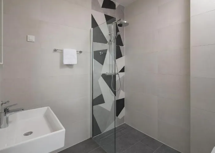 Garden Palace בית הארחה אומאג