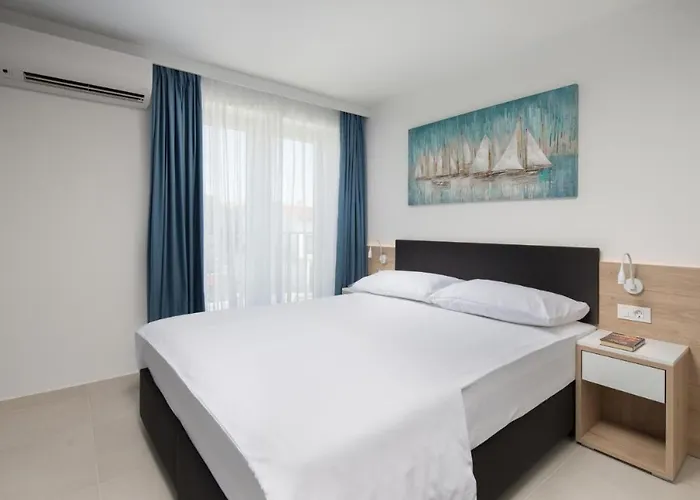 בית הארחה Garden Palace אומאג