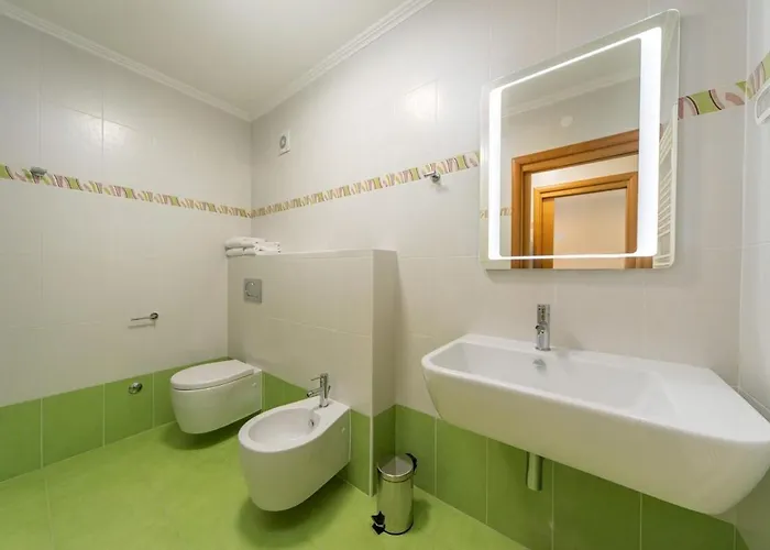 Garden Palace 3* אומאג