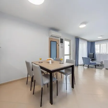 Garden Palace בית הארחה