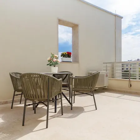 Garden Palace בית הארחה
