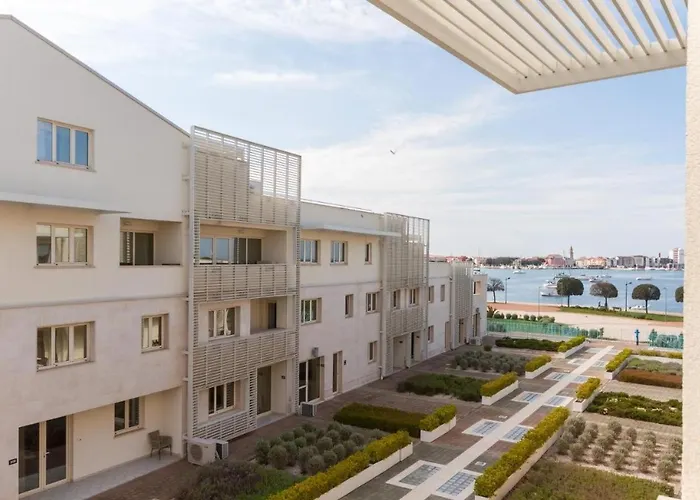 Garden Palace Πανσιόν 3*